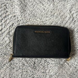 NWOT Michael Kors Saffiano Leather Continental Wallet